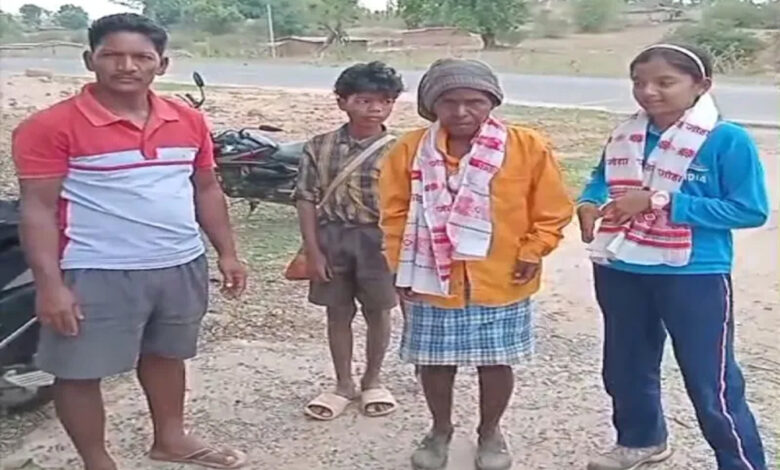 छत्तीसगढ़-की-सबसे-ऊंची-चोटी-पर-11-वर्षीय-ग्रिहिता-का-परचम,-दिया-‘बेटी-बचाओ-बेटी-पढ़ाओ’-का-संदेश