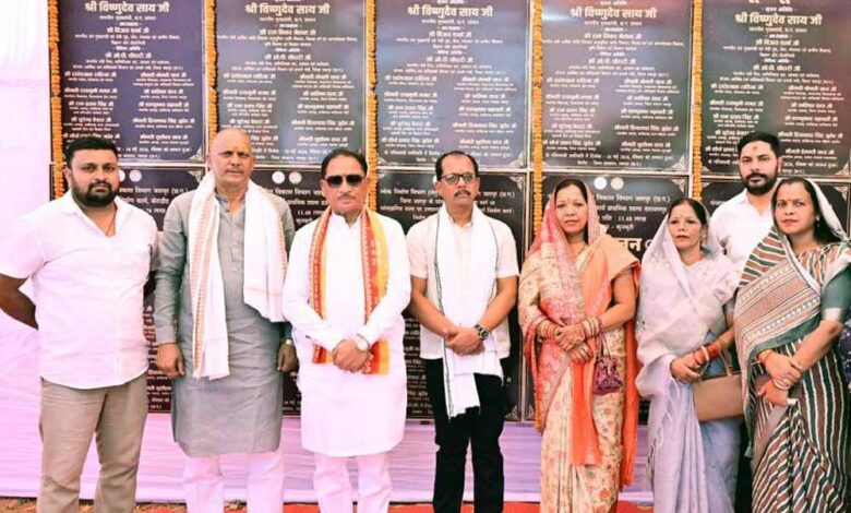 मुख्यमंत्री-विष्णुदेव-साय-ने-कुनकुरी-क्षेत्र-को-दी-विकास-कार्यों-की-बड़ी-सौगात:-16-करोड़-रुपए-से-अधिक-के-12-विकास-कार्यों-का-भूमिपूजन-एवं-लोकार्पण
