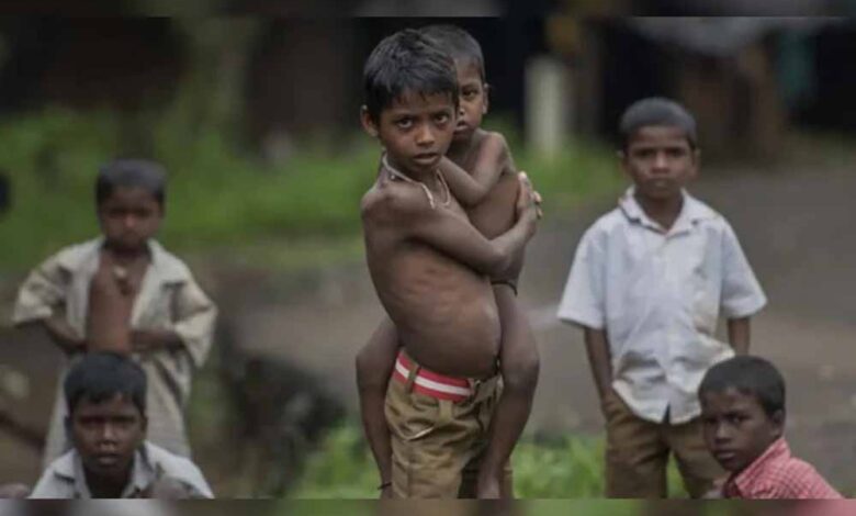महंगाई-बढ़ी,-लेकिन-पोषण-की-कीमत-वही:-8-रुपए-में-कैसे-मिटेगा-कुपोषण?