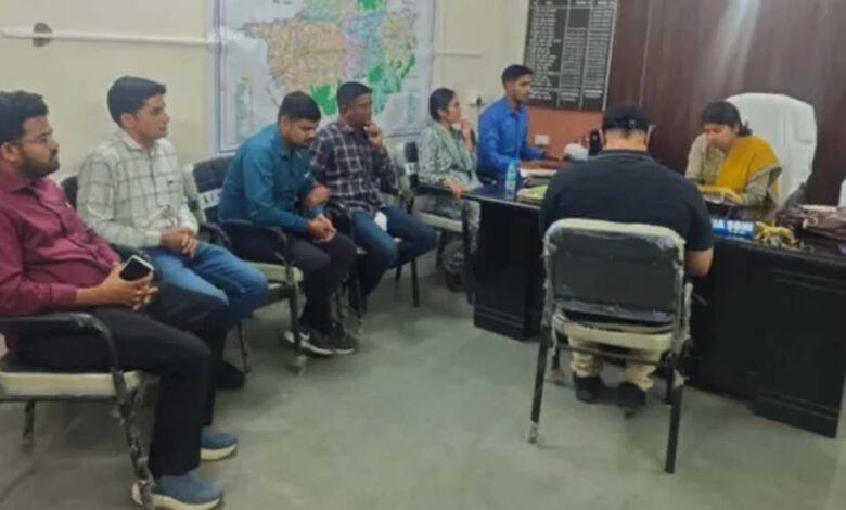 नरसिंहपुर-में-रिश्वतखोरी-पर-बड़ा-एक्शन,-sdm-कार्यालय-का-स्टेनो-30-हजार-रुपये-लेते-गिरफ्तार