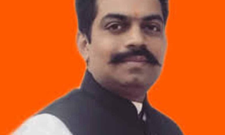 कौन-हैं-kuldeep-tiwari?-लखनऊ-से-धार-आकर-सालों-तक-लड़ी-मंदिर-की-लड़ाई,-अब-मिली-बड़ी-जीत