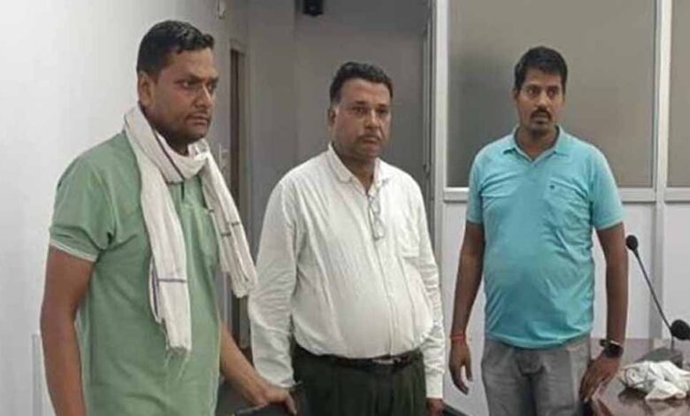 रिश्वतखोर-पटवारी-लोकायुक्त-के-जाल-में-फंसा,-रंगे-हाथ-गिरफ्तार
