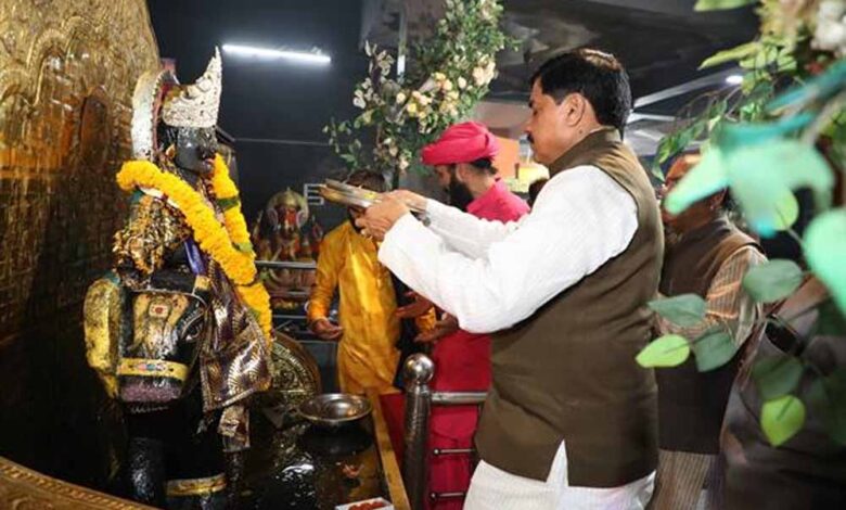 मुख्यमंत्री-डॉ.-यादव-ने-कमला-पार्क-स्थित-शनि-मंदिर-में-पूजा-अर्चना-की
