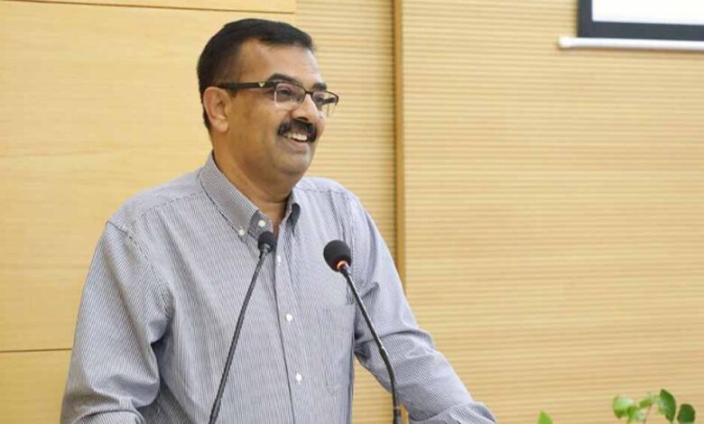 सभी-शैक्षणिक-संस्थानों-में-प्रदर्शित-किए-जाएं-मानसिक-स्वास्थ्य-सहायता-हेल्पलाइन-नंबर