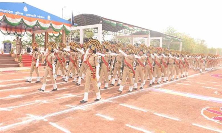 पुलिस-प्रशिक्षण-शाला-भौंरी-में-चतुर्थ-नव-आरक्षक-बैच-का-दीक्षांत-परेड-समारोह-संपन्न