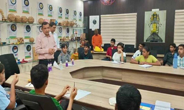 विद्यार्थियों-ने-समझे-एयरोडायनामिक्स-के-वैज्ञानिक-सिद्धांत