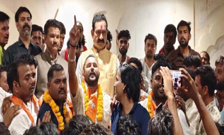 दतिया-उपचुनाव-से-पहले-कांग्रेस-को-बड़ा-झटका,-500+-कार्यकर्ता-bjp-में-शामिल