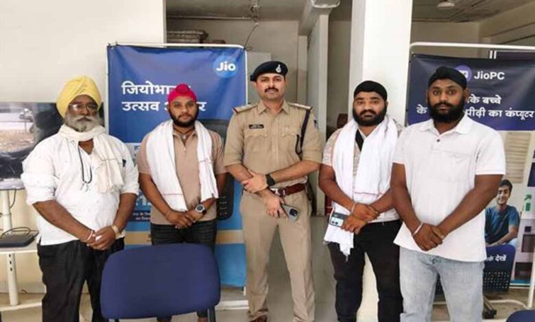 बंदूक-छोड़-कलम-और-रोजगार-थामेगा-युवा