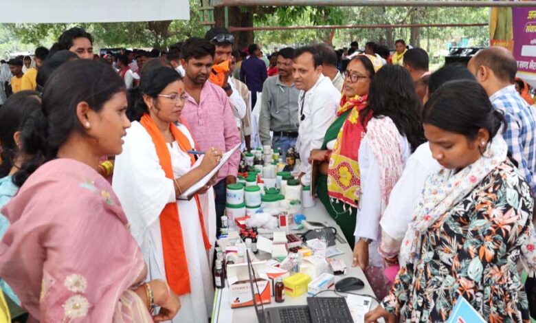 रायपुर-:-समाधान-शिविर-कुटरु-में-उमड़ा-जनसैलाब-तपती-धूप-में-भी-दिखा-शासकीय-योजनाओं-के-प्रति-ग्रामीणों-का-भारी-उत्साह