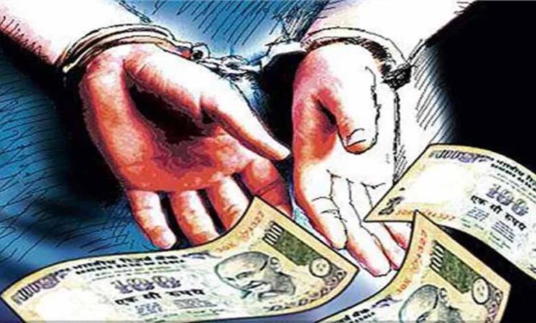 रिश्वत-के-नोट-गिनते-पटवारी-का-video-वायरल,-कोरबा-sdm-ने-तुरंत-किया-सस्पेंड