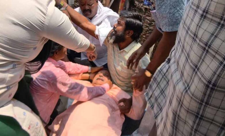 हुगली-में-सियासी-धमाका:-कल्याण-बनर्जी-पर-हमला,-थाने-के-बाहर-bjp-tmc-में-भिड़ंत