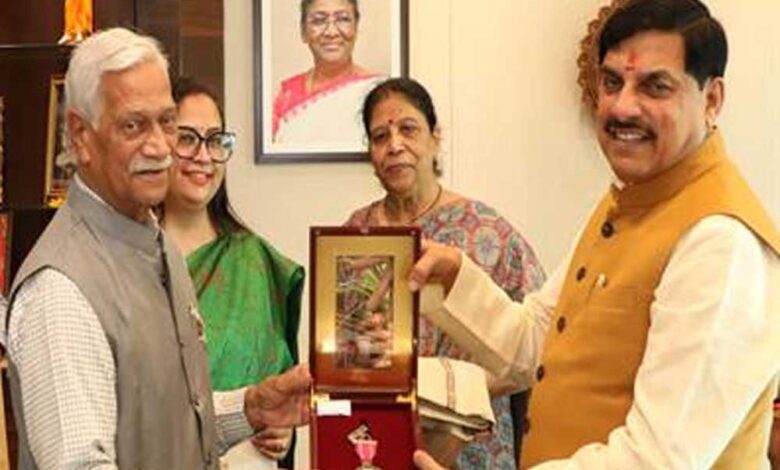मुख्यमंत्री-डॉ-यादव-से-मिले-पद्म-अवार्डी-गुंदेचा-और-डॉ.-व्यास