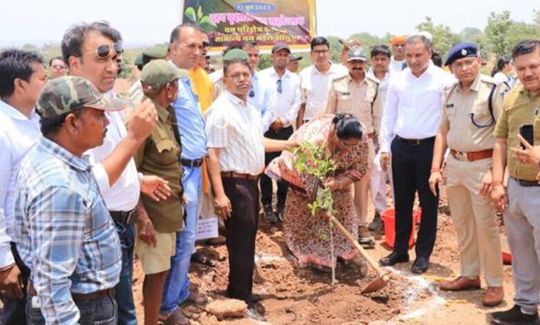 ग्लोबल-वार्मिंग-और-जलवायु-परिवर्तन-आज-की-सबसे-गंभीर-चुनौती-:-मंत्री-भूरिया