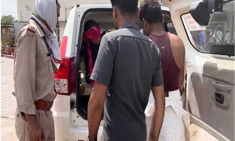 टीकमगढ़-के-डायल-112-हीरोज-सड़क-दुर्घटना-में-घायल-दो-युवतियों-एवं-एक-युवक-को-त्वरित-सहायता-से-पहुँचाया-अस्पताल