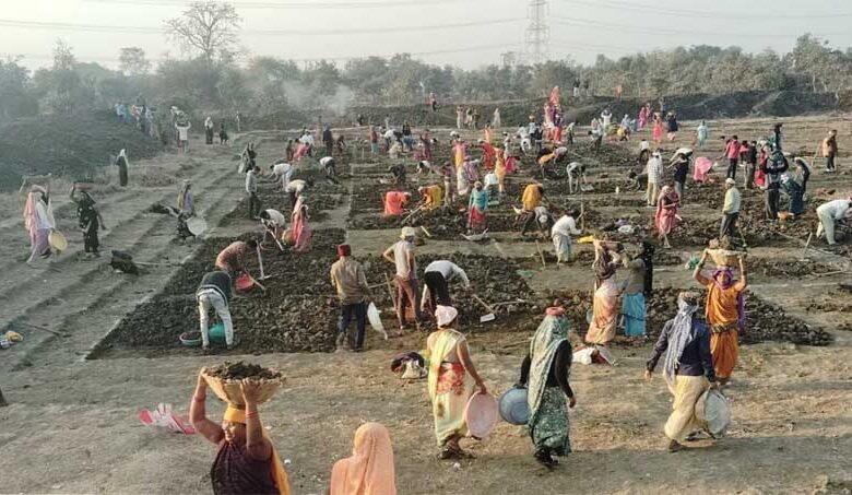 जल-संरक्षण-का-महाअभियान:-मनरेगा-से-गांवों-में-बढ़-रहा-जल-भंडार,-हरियाली-और-आजीविका