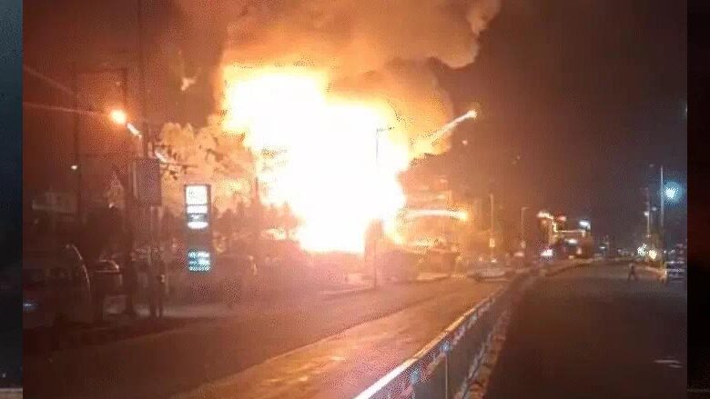 बैरागढ़-रोड-पर-पटाखा-दुकान-में-भीषण-आग,-धमाकों-से-दहला-इलाका;-70-फीट-तक-उठीं-लपटें
