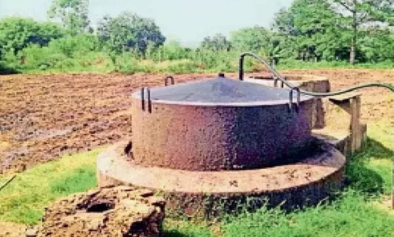 गोबर-गैस-संयंत्रों-के-पुनर्जीवन-से-ग्रामीण-ऊर्जा-आत्मनिर्भरता-को-नई-गति