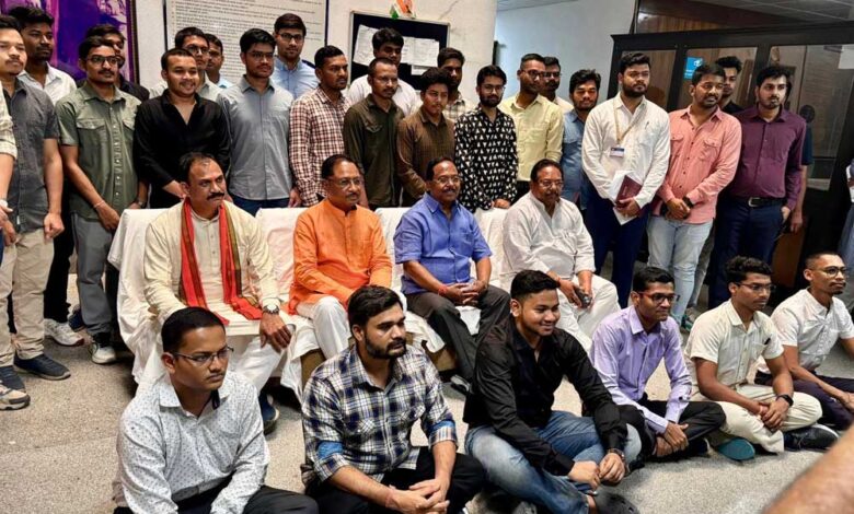सीटों-की-संख्या-को-बढ़ाने-का-सुखद-परिणाम:-ट्राइबल-हॉस्टल-के-13-अभ्यर्थियों-ने-रचा-कीर्तिमान
