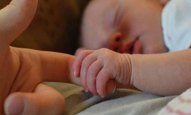 जबलपुर में बदहाल सड़क बनी काल, 2 किमी पैदल चलने के बाद गर्भवती और अजन्मे बच्चे की मौत