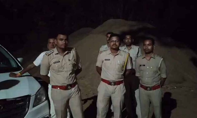 भाजपा-नेता-की-हत्या-के-बाद-एक्शन-मोड-में-प्रशासन,-रात-में-रेत-भंडारण-की-जांच-में-जुटी-संयुक्त-उड़नदस्ता-टीम