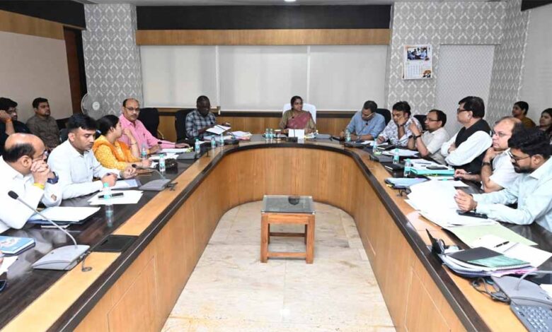 निर्माण-और-जन-सुविधाएं-विकसित-करने-के-कार्यों-को-गति-देने-सक्रियता-से-करें-मॉनिटरिंग-–-शंगीता-आर