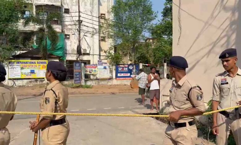 रायपुर-के-सेंट-पॉल-स्कूल-परिसर-में-चला-बुलडोजर,-सामुदायिक-भवन-की-आड़-में-चर्च-निर्माण-का-आरोप