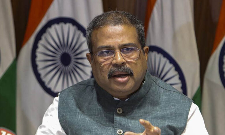 neet-पेपर-लीक-पर-शिक्षा-मंत्री-का-बड़ा-बयान,-बोले-रक्षक-ही-भक्षक-बने,-पेपर-बनाने-वाले-ही-बदमाशों-से-मिले
