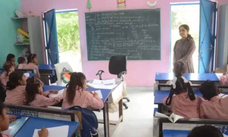 अब-अधिकारियों-को-भी-लगानी-होगी-ऑनलाइन-हाजिरी,-सरकारी-स्कूलों-में-लागू-हुआ-नया-नियम