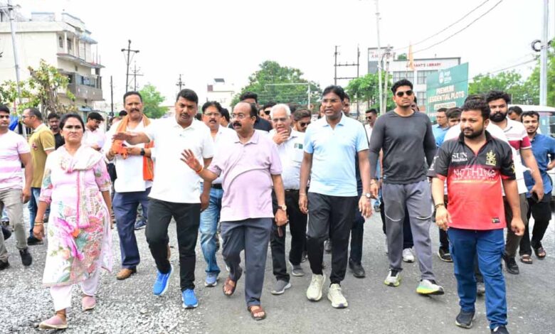 रायपुर-का-निरीक्षण-करने-में-स्कूटी-से-निकले-उप-मुख्यमंत्री-अरुण-साव