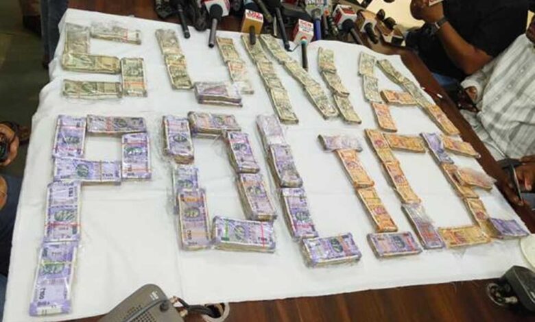 गुना-पुलिस-ने-17-लाख-रुपये-की-लूट-का-महज-18-घंटे-में-किया-खुलासा