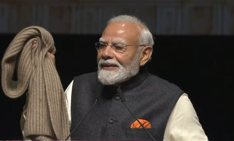 न्यूजीलैंड-में-भावुक-हुए-pm-मोदी,-बोले-‘कीवी-मित्र-का-दिया-मफलर-आज-भी-मेरे-पास-है’