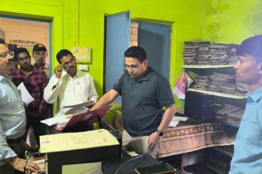 कलेक्टर-ने-धनगवां-सहकारी-समिति-का-किया-निरीक्षण