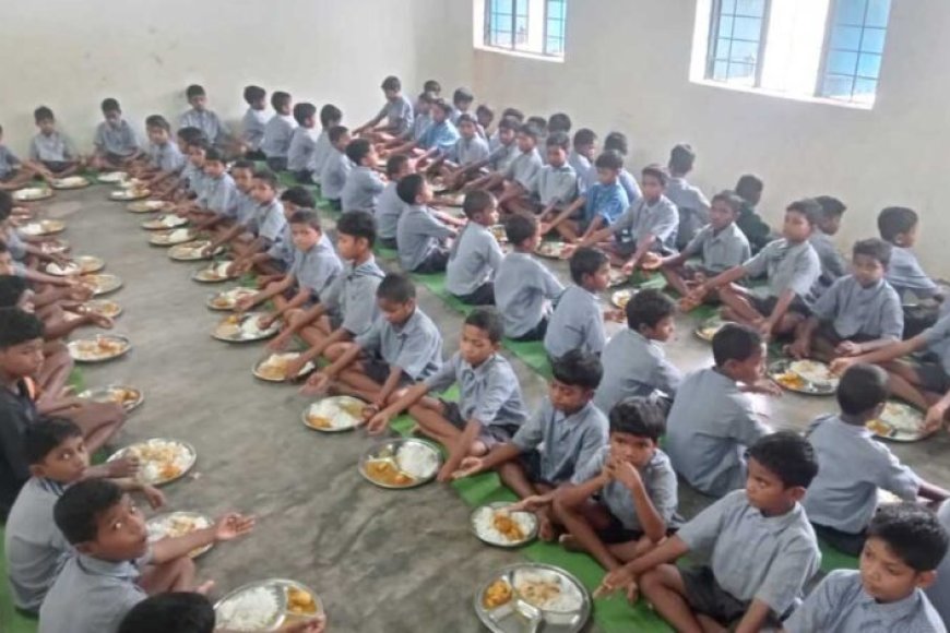 भैरमगढ़-में-सामाजिक-सहभागिता-की-अनूठी-पहल,-पीएम-पोषण-योजना-के-तहत-बच्चों-को-मिला-पौष्टिक-और-स्वादिष्ट-भोजन