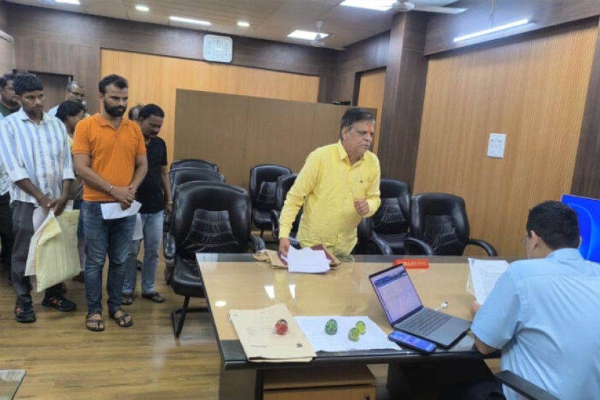 जनसुनवाई-में-कलेक्टर-ने-सुनीं-42-आवेदकों-की-समस्याएं