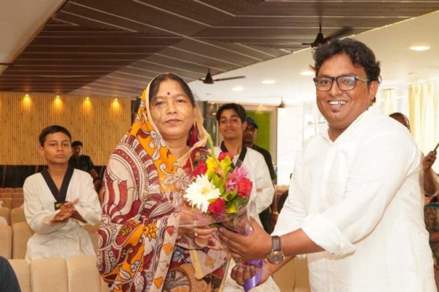 *वैढ़न-में-ताइक्वांडो-छात्र-एवं-अंतरराष्ट्रीय-मास्टर-अनस-खान-किए-गए-सम्मानित-बेटियों-को-आत्मरक्षा-के-लिए-प्रेरित-करने-का-लिया-संकल्प*