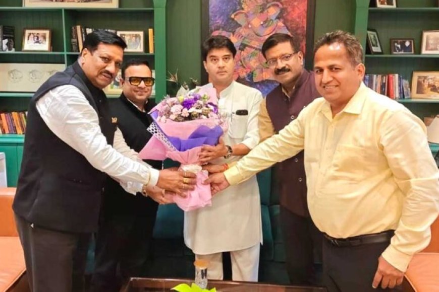 केंद्रीय-संचार-मंत्री-ज्योतिरादित्य-सिंधिया-से-चेम्बर-पदाधिकारियों-ने-की-सौजन्य-भेंट,-विभिन्न-महत्वपूर्ण-विषयों-पर-किया-आग्रह